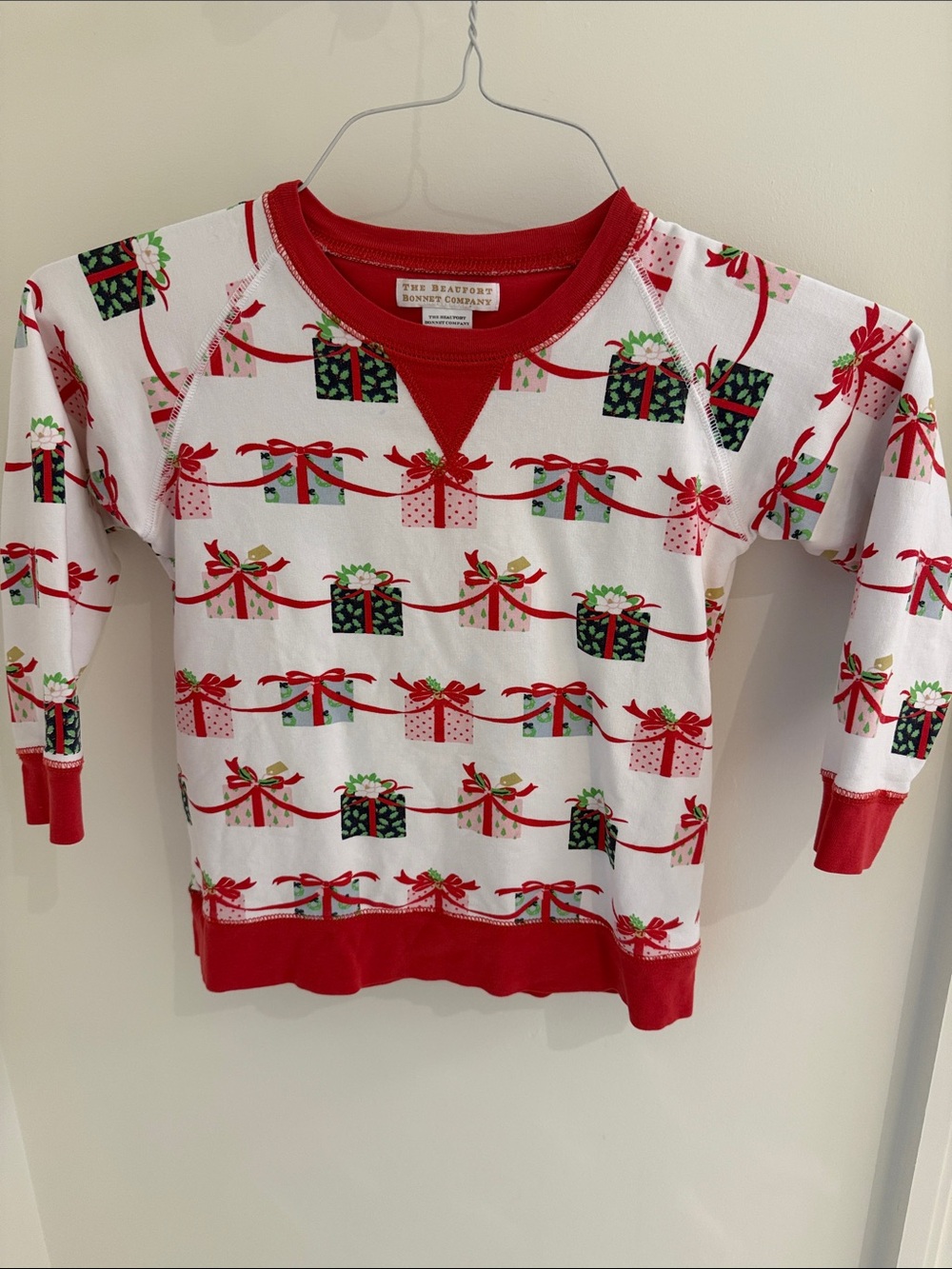 The Beaufort Bonnet Company White & Red Kids Long Sleeve Present-Print Top